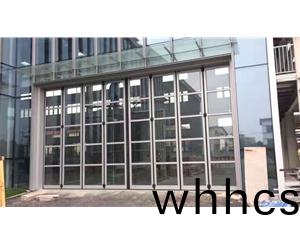 商場(chang)玻瓈(li)折疊(die)門(men)